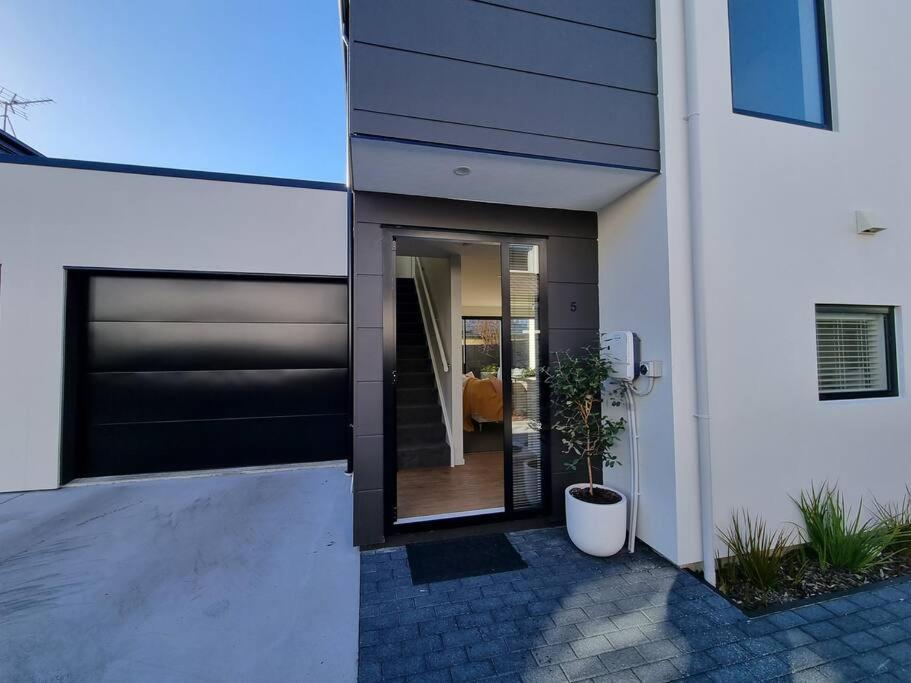 Central Home With Internal Garage - Close To Cbd! Christchurch Exteriör bild