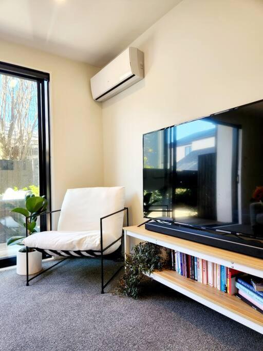Central Home With Internal Garage - Close To Cbd! Christchurch Exteriör bild