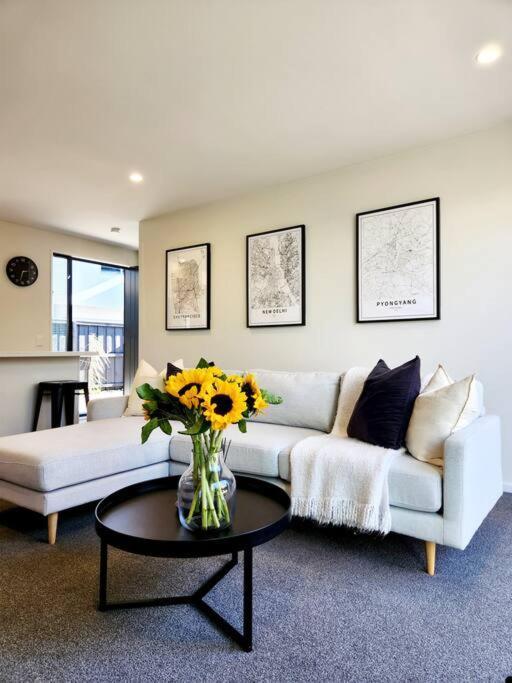 Central Home With Internal Garage - Close To Cbd! Christchurch Exteriör bild